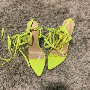 Neon tie up pumps